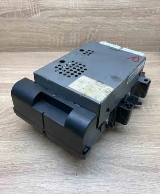 Chrysler Voyager Fuse module 04686502AE P04707996AF