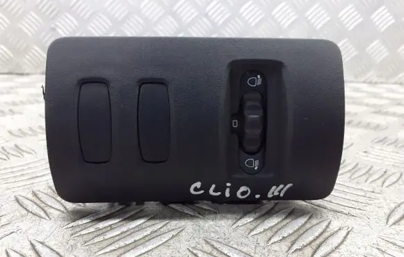 Renault Clio III Headlight level adjustment motor 8200379685