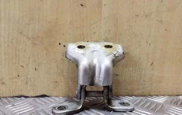 KIA Sorento Rear door lower hinge