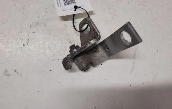Ford Mondeo MK IV Front door lower hinge 
