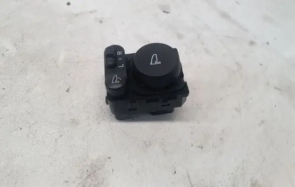Honda CR-V Wing mirror switch M33212