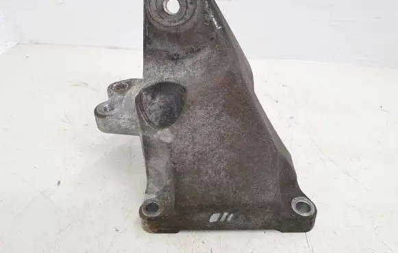 Lexus IS 220D-250-350 Engine mounting bracket