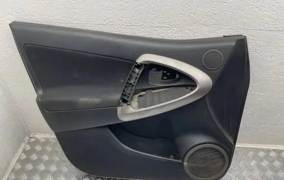 Toyota RAV 4 (XA30) Front door card panel trim