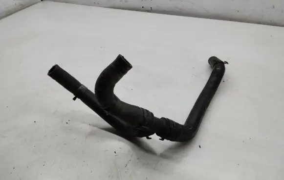 Coolant pipe/hose