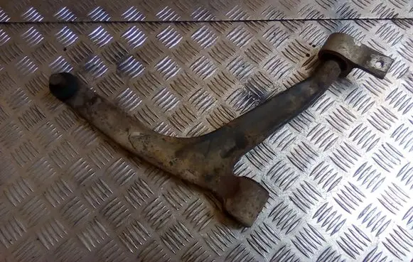 Citroen Xsara Picasso Front lower control arm/wishbone