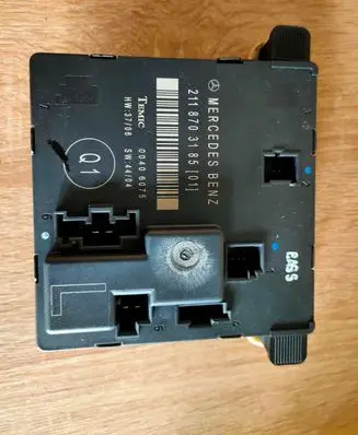 Mercedes-Benz E W211 Door control unit/module 2118703185