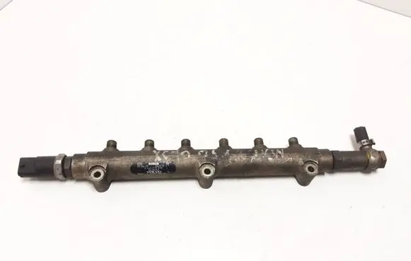 Volvo XC70 Fuel main line pipe 8658252 0445215010