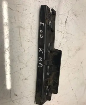 BMW 5 E60 E61 Front bumper mounting bracket 7066227