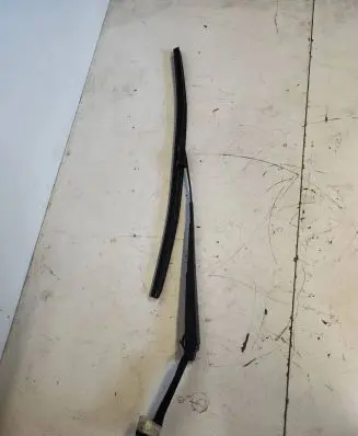 Nissan Qashqai Front wiper blade arm