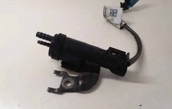 Mercedes-Benz S W222 Turbo solenoid valve 0025407097 A6421500990