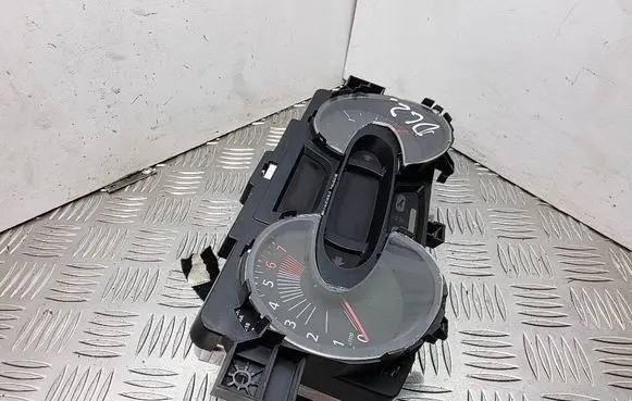 Speedometer (instrument cluster)