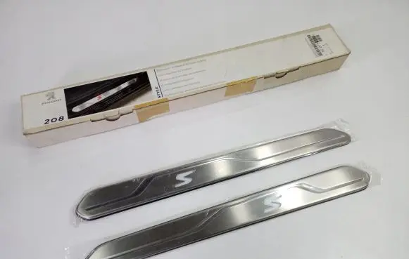 Front sill trim cover