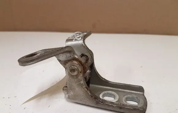 Opel Astra J Front door lower hinge