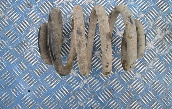 Volkswagen Transporter - Caravelle T4 Rear coil spring