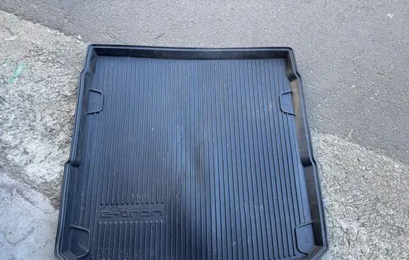 Audi e-tron Rubber trunk/boot mat liner 4KE061180