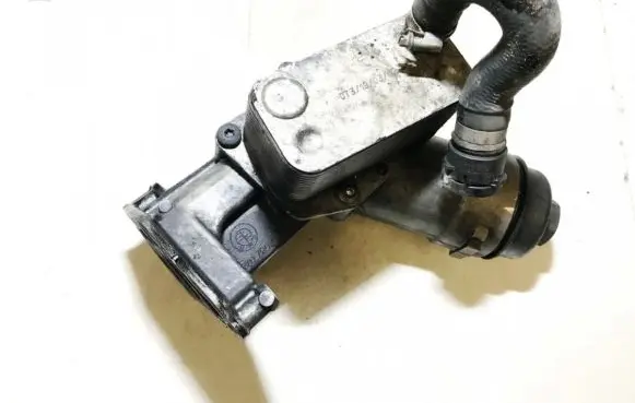 BMW 1 E81 E87 Engine oil radiator 7787072 6740373126