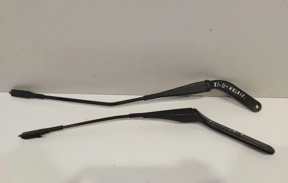 BMW X1 E84 Front wiper blade arm 2990028 2990029