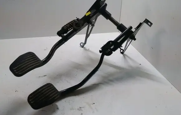Volvo V70 Pedal assembly 
