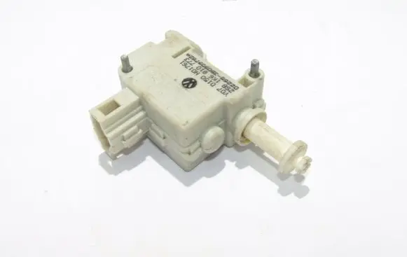Volkswagen Golf V Central locking motor 1K6810773