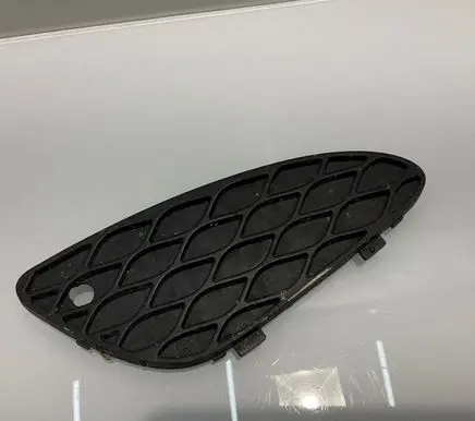 Mercedes-Benz E W211 Front bumper lower grill A2118850253 2118850253