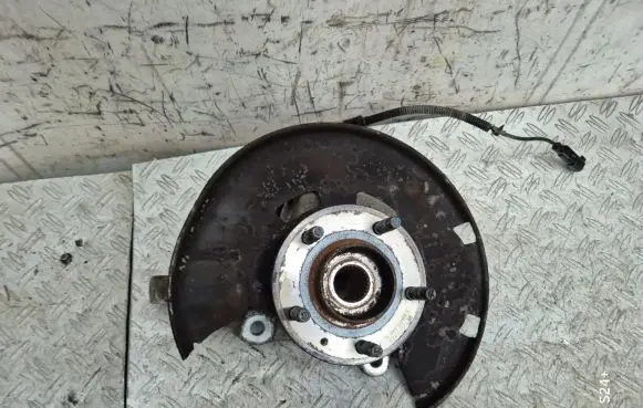 Opel Astra J Front wheel hub 13502829