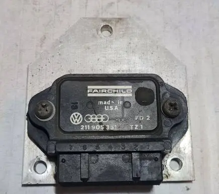 Volkswagen Jetta II Ignition amplifier control unit 211905351
