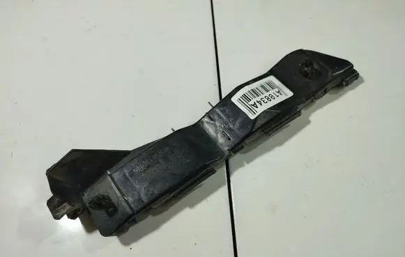 Front bumper mounting bracket