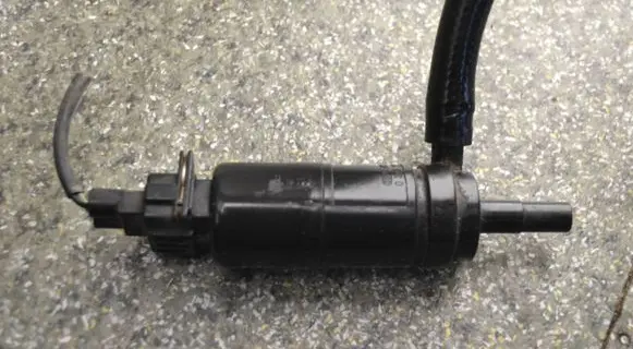 Ford Mondeo Mk III Headlight washer pump 0392040010 93BG14A464KBA