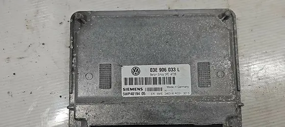Volkswagen Polo IV 9N3 Engine control unit/module 03E906033L 3PE4726 5WP4019405