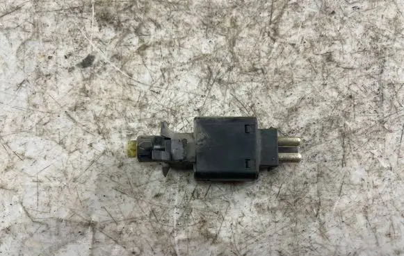 Mercedes-Benz E W124 Brake pedal sensor switch 0005457709