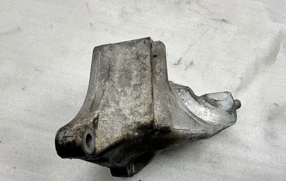 Mercedes-Benz S W222 Engine mounting bracket A2782235604