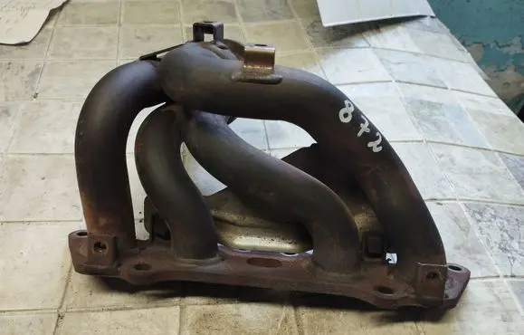 Toyota Avensis T220 Intake manifold