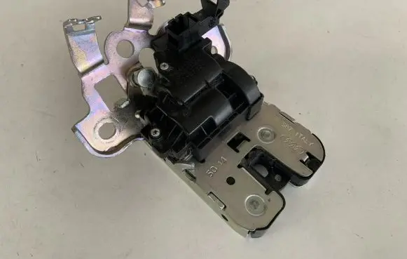 Audi A7 S7 4G Tailgate/trunk/boot lock/catch/latch 8R0827505