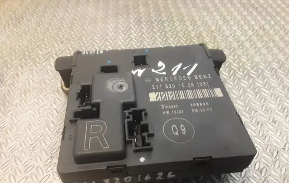Mercedes-Benz E W211 Door control unit/module 2118201626 A2118201626