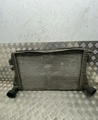 Skoda Octavia Mk2 (1Z) Intercooler radiator 1K0145803E