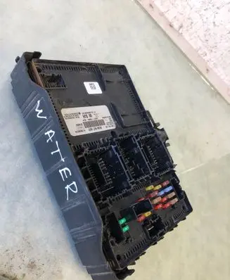 Ford Focus Fuse module Jx6t15604bjh Jx6t15604