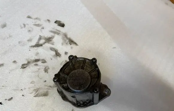Mercedes-Benz E W212 Vacuum pump A6512300165