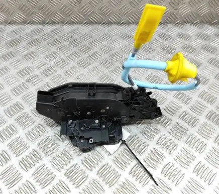 BMW i4 Front door lock 7445050