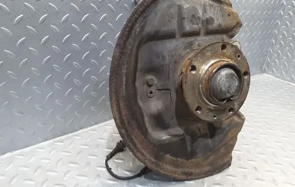 Rear wheel hub
