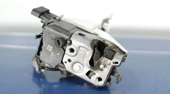 Peugeot Partner Front door lock PSA828405