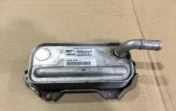Toyota Avensis T250 Engine oil radiator 157100R01000 880243D