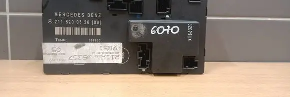 Mercedes-Benz E W211 Door control unit/module 2118200526