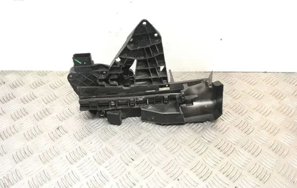 Ford Focus Front door lock 240015003 3M5AR21813CK 1475A