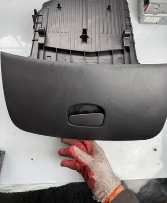 Glove box