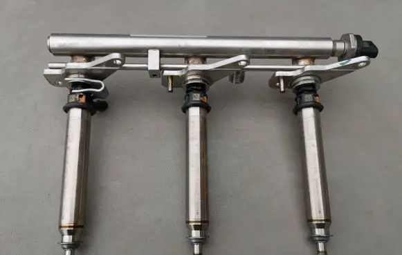 Mercedes-Benz ML W166 Fuel distributor A2760703995 1233900779140 3331R3232G2E