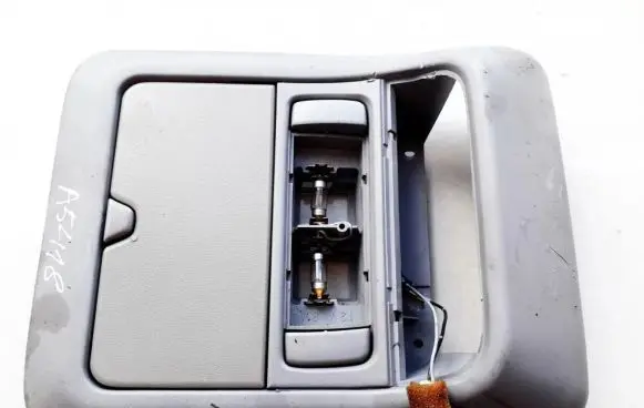Subaru Forester SF Glove box OEW32025