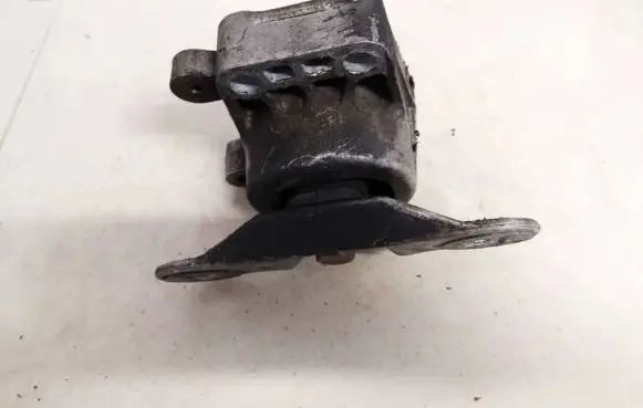 Ford Mondeo Mk III Engine mount bracket