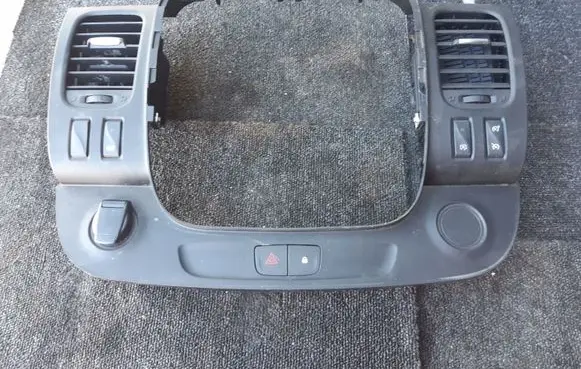 Renault Trafic III (X82) Radio/GPS head unit trim 682607479R