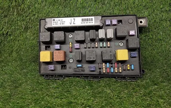 Opel Astra H Power management control unit 13250231 13250231JZ