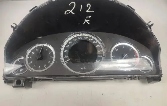 Mercedes-Benz E W212 Speedometer (instrument cluster) A2125400548 A2C53346452 A2125408747